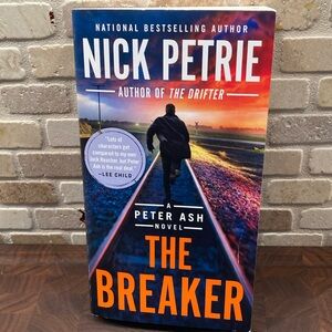 Paperback The Breaker by Nick Petrie